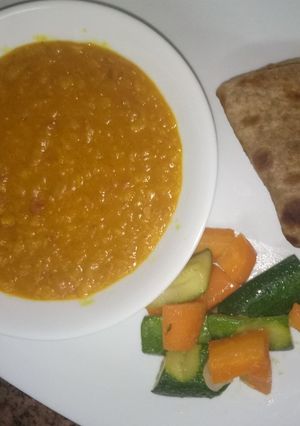 A picture of Masoordaalcurry steamedveggies and Brown chapati #4weekchallenge.