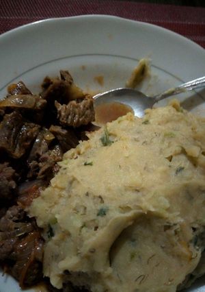 A picture of Mashed matoke served wid beef stew.