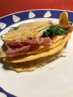 Una foto de Tortilla trend (de maíz) con cuatro rellenos.