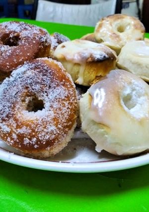 Una foto de Rosquitas fritas y al horno con glasé