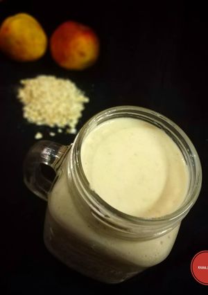 A picture of Oats and apple smoothie.