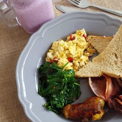 A picture of Breakfast from Gee's kitchen.