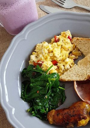 A picture of Breakfast from Gee's kitchen.