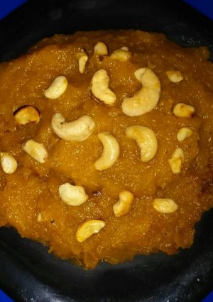 A picture of Papaya halwa.