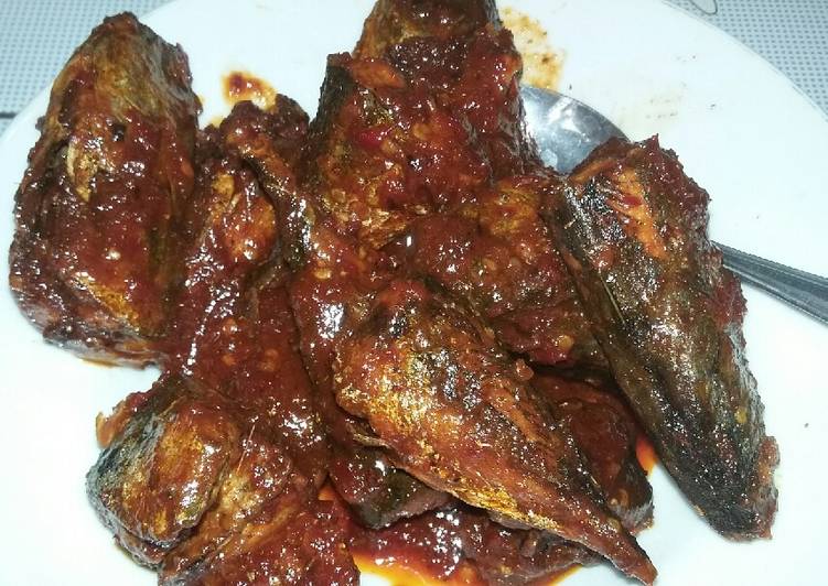 Resep Ikan sarden sambal merah pedas manis ala mami lia yang enak