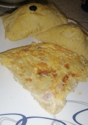 Una foto de Tortilla de papa y huevo