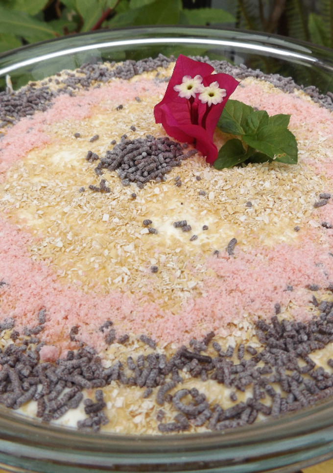 Una foto de Postre improvisado con melocotones en almíbar y fruta con crema apto para diabéticos