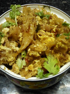 கொத்து பரோட்டா (Kothu parotta recipe in tamil) செய்முறை முக்கிய புகைப்படம்