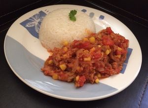 Una foto de Tomaticán con carne de soya