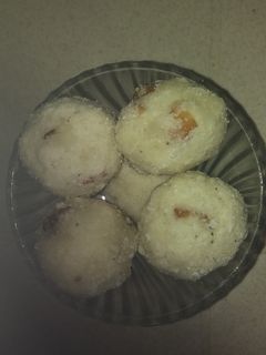 ரவா லட்டு (Rava Laddu Recipe in Tamil) செய்முறை முக்கிய புகைப்படம்