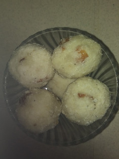 ரவா லட்டு (Rava Laddu Recipe in Tamil) செய்முறை முக்கிய புகைப்படம்