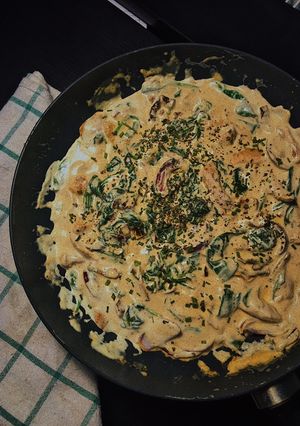 Tejszínes, spenótos csirkemell 🥬 recept fotója
