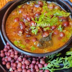 A picture of Turichi Usal (whole pigeon peas).