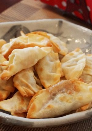 A picture of Banana and Chocolate Gyoza mini pie.