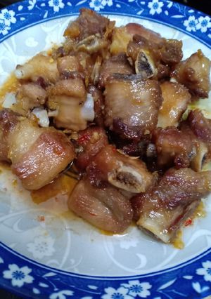 Hình của món Sườn non rim me.