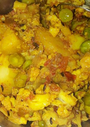 A picture of Aaloo gobhi matar veg.