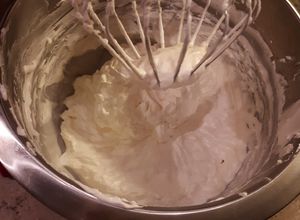 Svájci vajkrém díszítéshez, burkoláshoz recept fotója