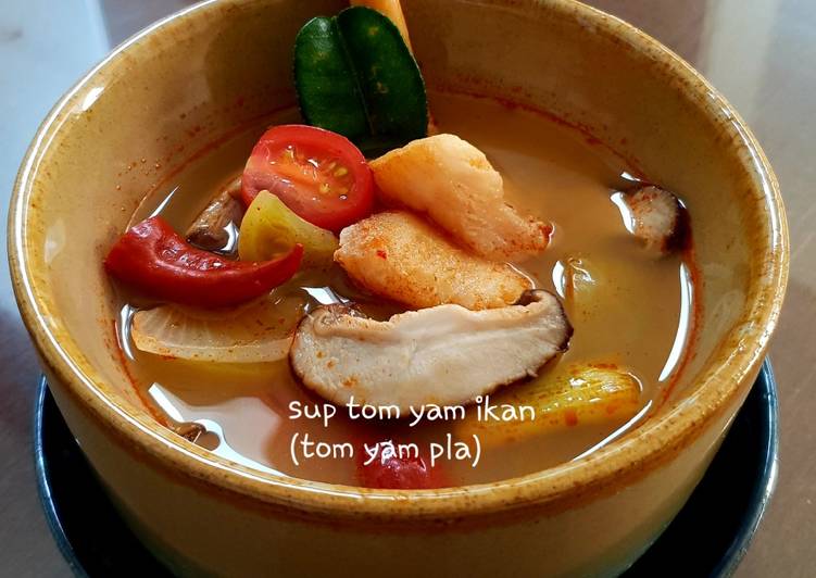 Cara Gampang Membuat Fish Tom Yam Soup (Sop Ikan Asam Pedas) yang Enak Banget