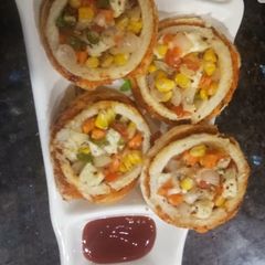 A picture of Pizza cups.