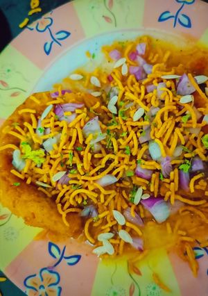 आलू टिक्की चाट(aloo tikki chat recipe in hindi) रेसिपी मुख्य फोटो
