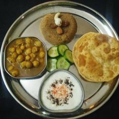 A picture of Choley Puri Halwa.