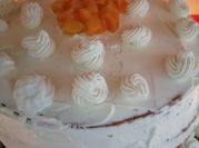 Una foto de torta con crema pastelera