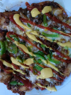 عکسی از دستور پیتزا با نون بربری (بدون خمیر) 🍕
