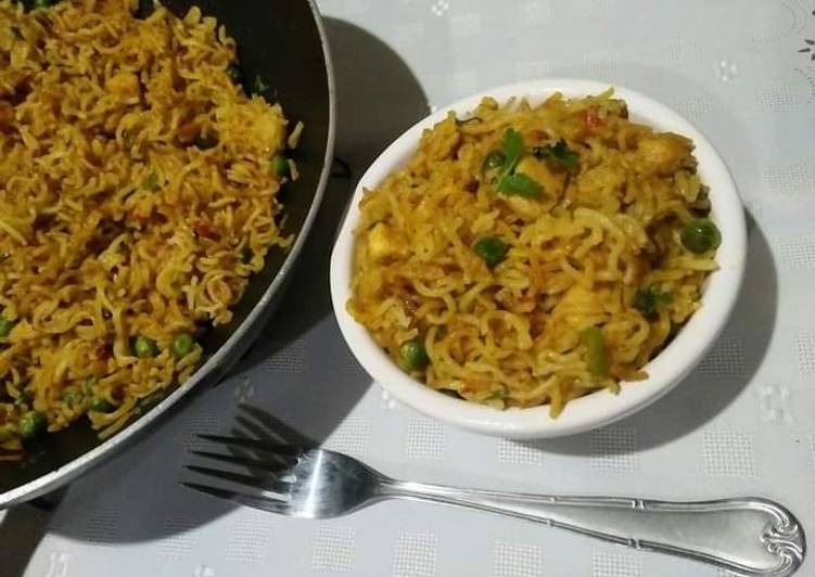 Recipe of Award-winning Maggi With Chicken &amp; Vegetables (masala noodles)🍝🐔🍅