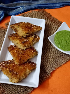 ફરાળી હાંડવો (Farali Handvo Recipe In Gujarati) રેસીપી મુખ્ય ફોટો