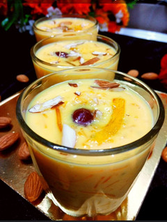 सेवियां कस्टर्ड (Seviyan custard recipe in Hindi) रेसिपी मुख्य फोटो
