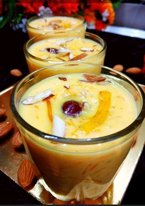 सेवियां कस्टर्ड (Seviyan custard recipe in Hindi) रेसिपी मुख्य फोटो