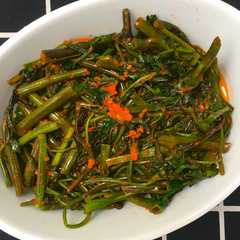Tumis Kangkung ala mama mertua রেসিপির প্রধান ছবি