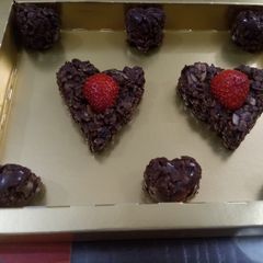 A picture of Muesli & nuts choco hearts.