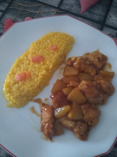 Una foto de Pollo con piña al estilo chino