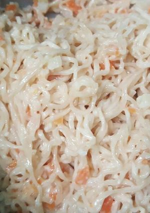 รูปของ มาม่าผัดสเปรดไก่