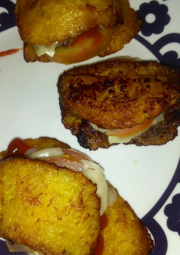 Una foto de Hamburguesa 🍔 de plátano maduro