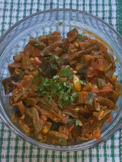 વાલોર રીંગણ નું શાક (Valor Ringan Shak Recipe In Gujarati) રેસીપી મુખ્ય ફોટો