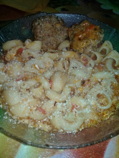 Una foto de Guisito Rápido de Fideos Albóndigas y Arvejas!!!