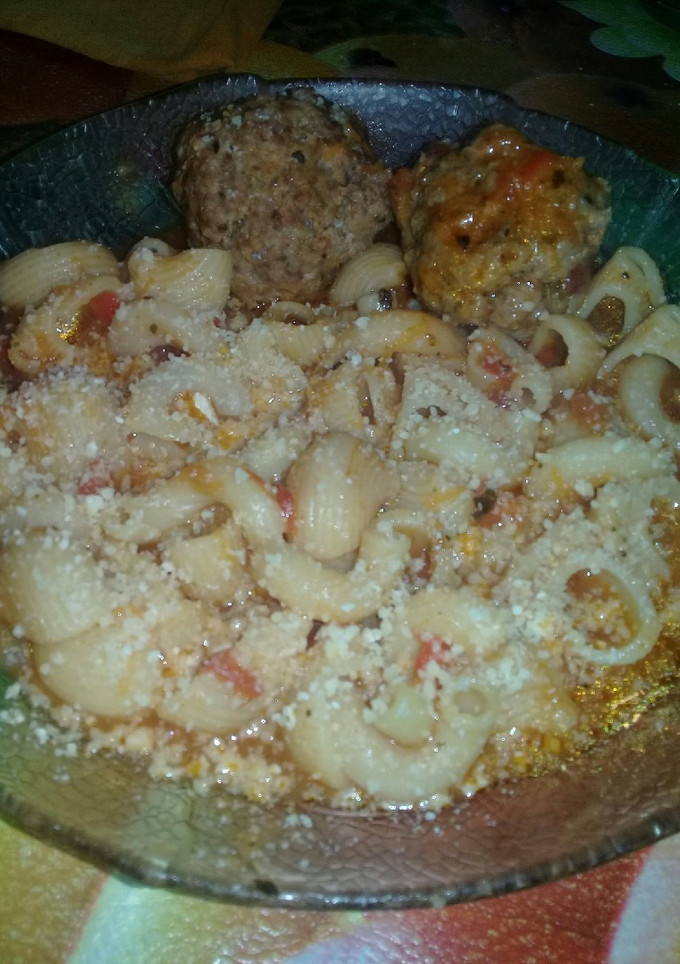 Una foto de Guisito Rápido de Fideos Albóndigas y Arvejas!!!