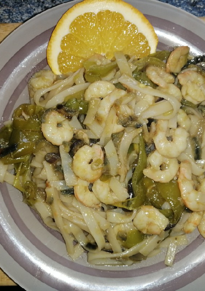 Una foto de Noodles con gambas