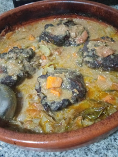 Una foto de Carrillada al vino rosado y almendra