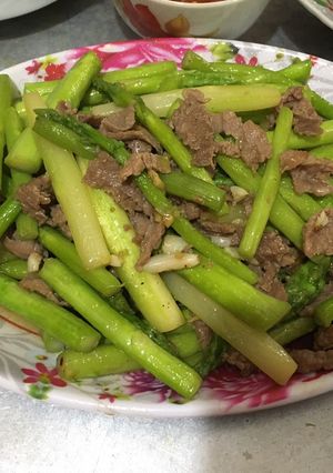 Hình của món Măng tây xào thịt bò.