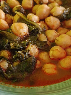 Una foto de Garbanzos con Acelgas 🍃