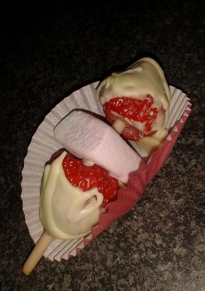 Une photo de Brochette de fraises au chocolat blanc