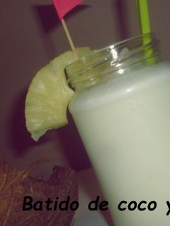 Una foto de Batido de coco y piña