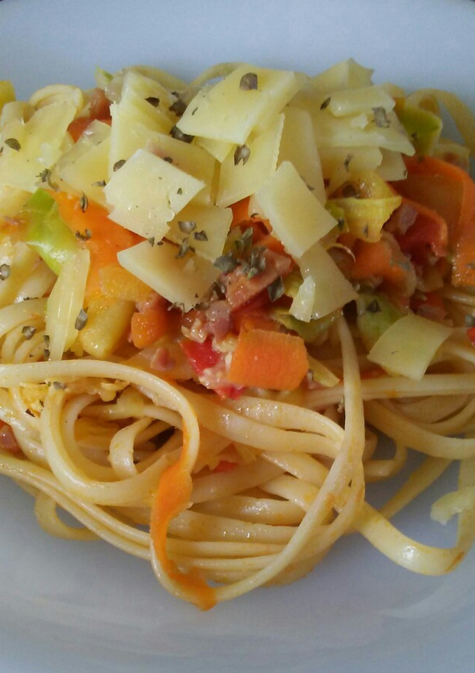 Una foto de Tallarines con verduras y toque picante
