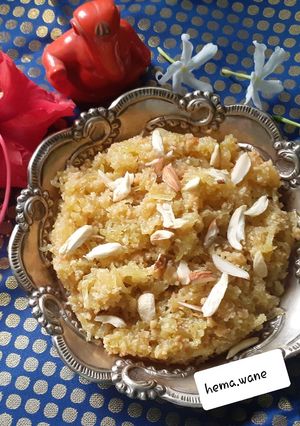 दुधी हलवा (dudhi halwa recipe in marathi) रेसिपी चे मुख्य फोटो 