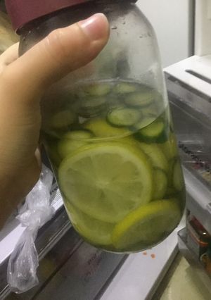 صورة لوصفة منقوعة الخيار والليمون ديتوكس