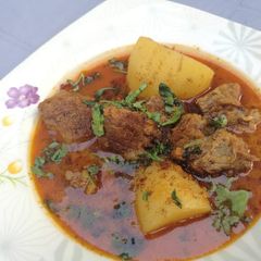 A picture of Aloo gosht.