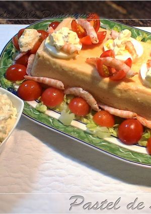Foto principal de Pastel de salmón y gambas con salsa tártara